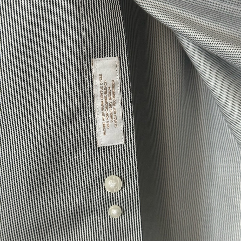 Gold Label Roundtree & Yorke | Men’s Fitted Dress Shirt - Picture 2 of 5